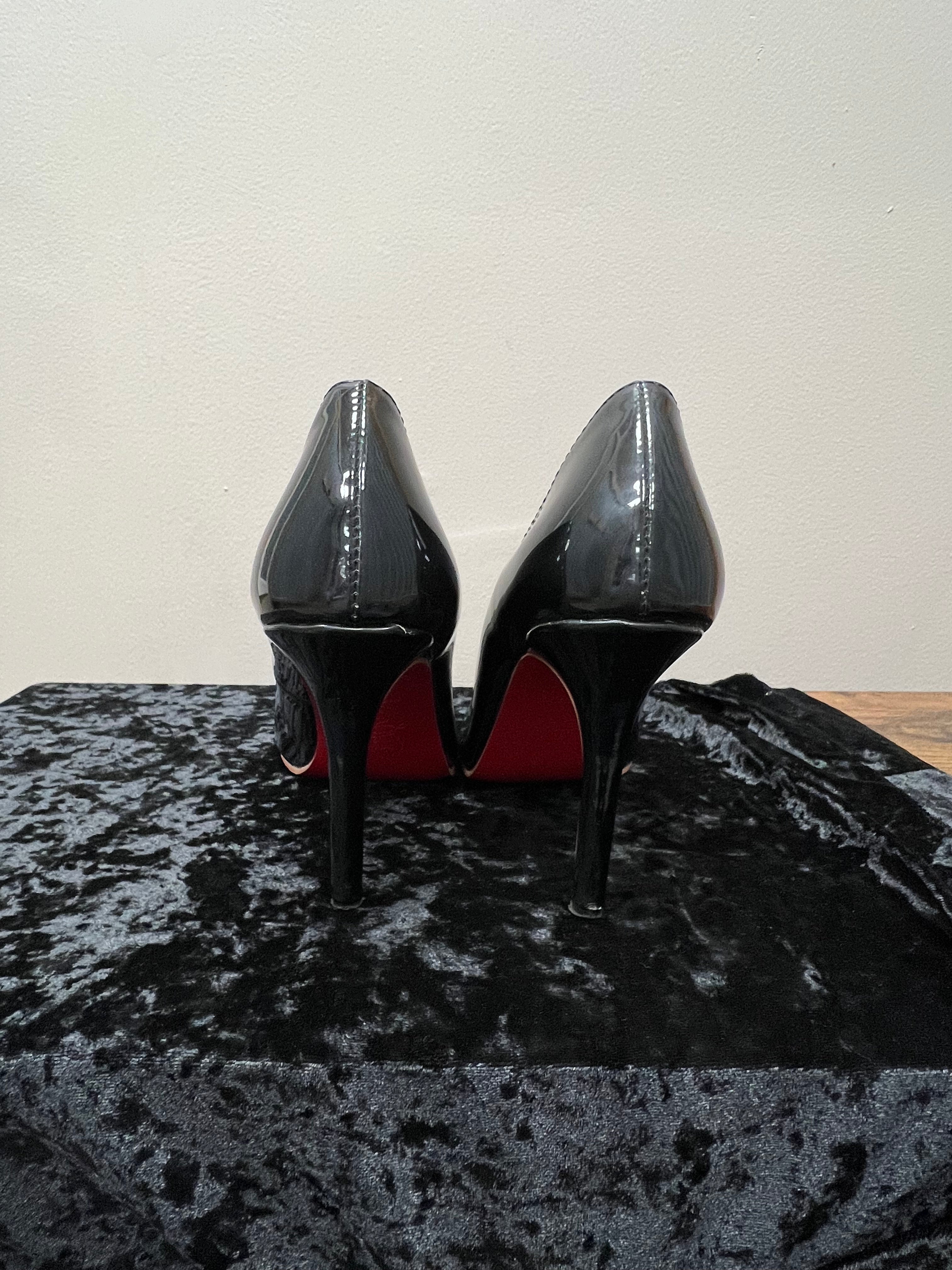 Red shoes size 2024 10